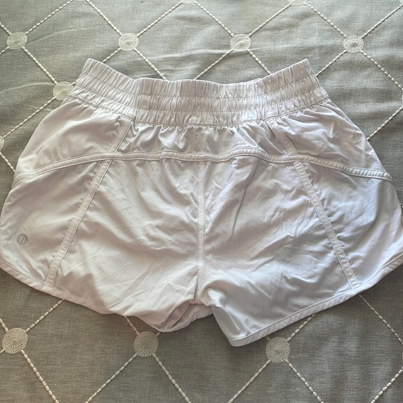 white Lululemon tracker shorts size 8 - Picture 2 of 4